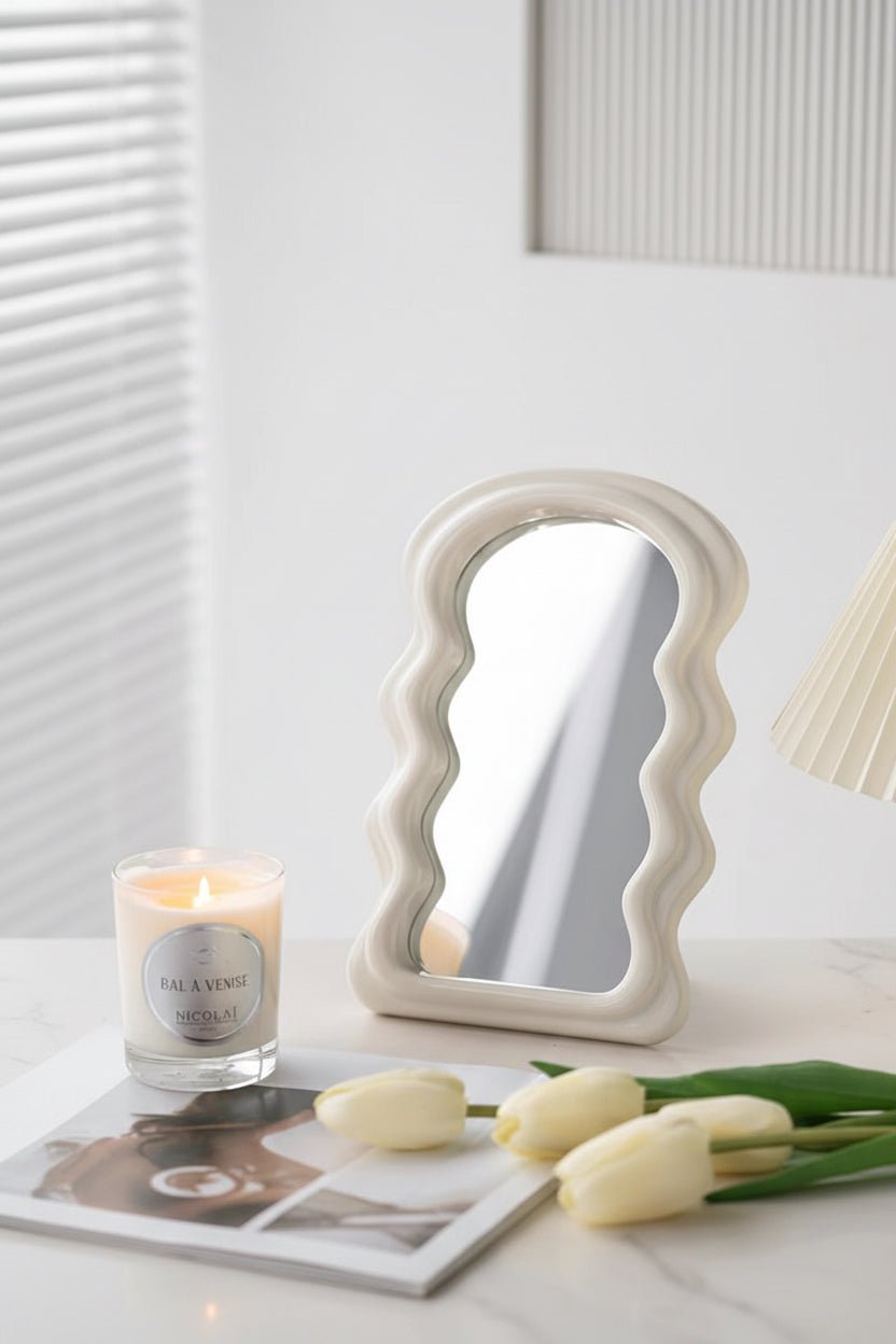 Miroir de courtoisie portable  aux formes organiques